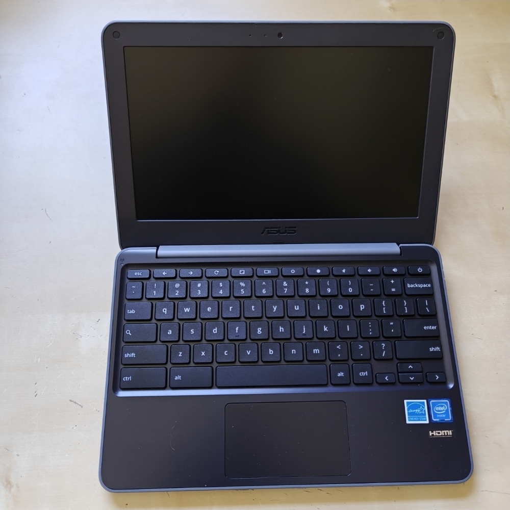 Like New Pre Owned Asus Chromebook Laptop 64gb in Dark Grey